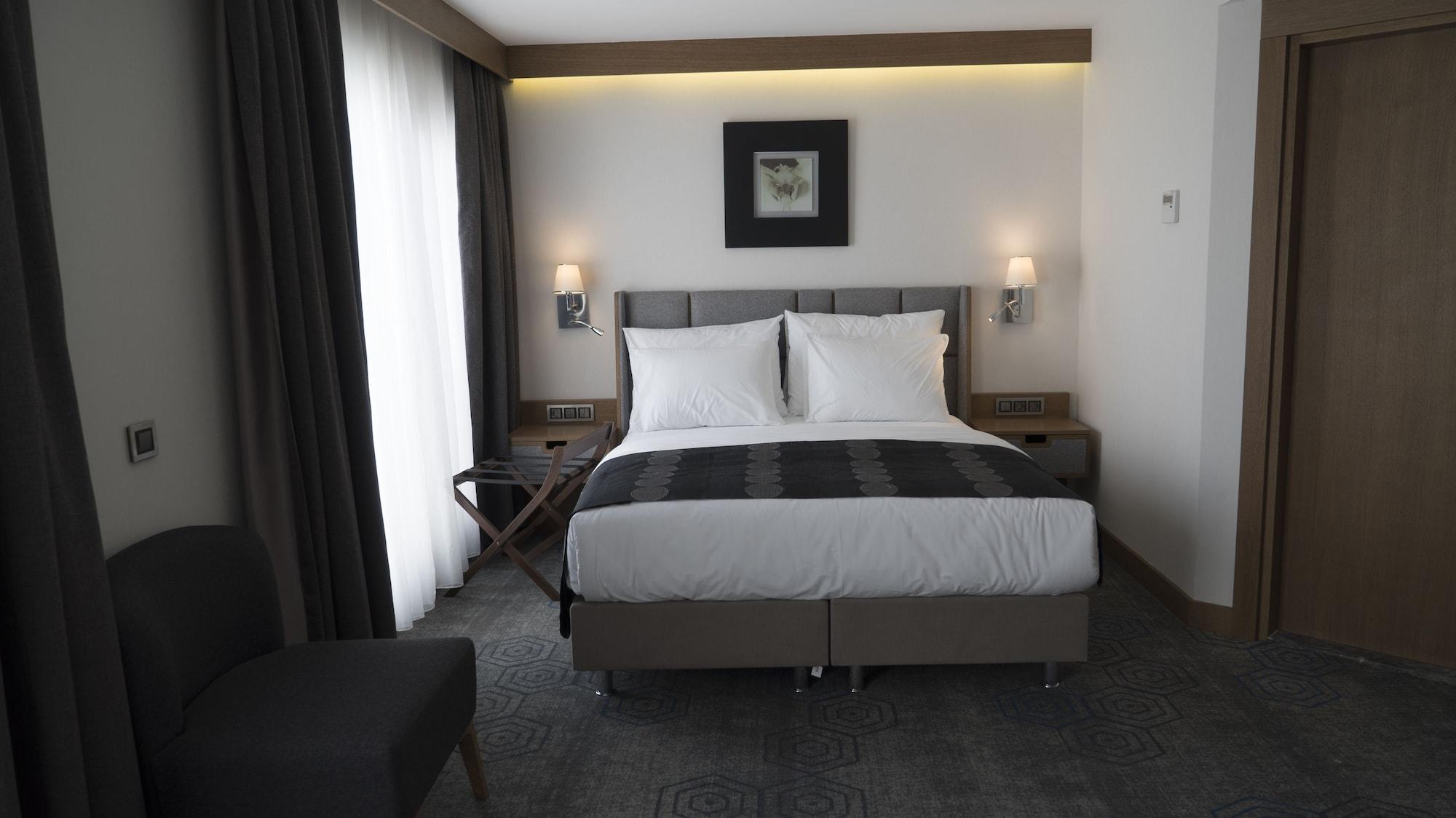 ยุกเซล อิสตันบูล เยนิกาปิ Hotel ภายนอก รูปภาพ