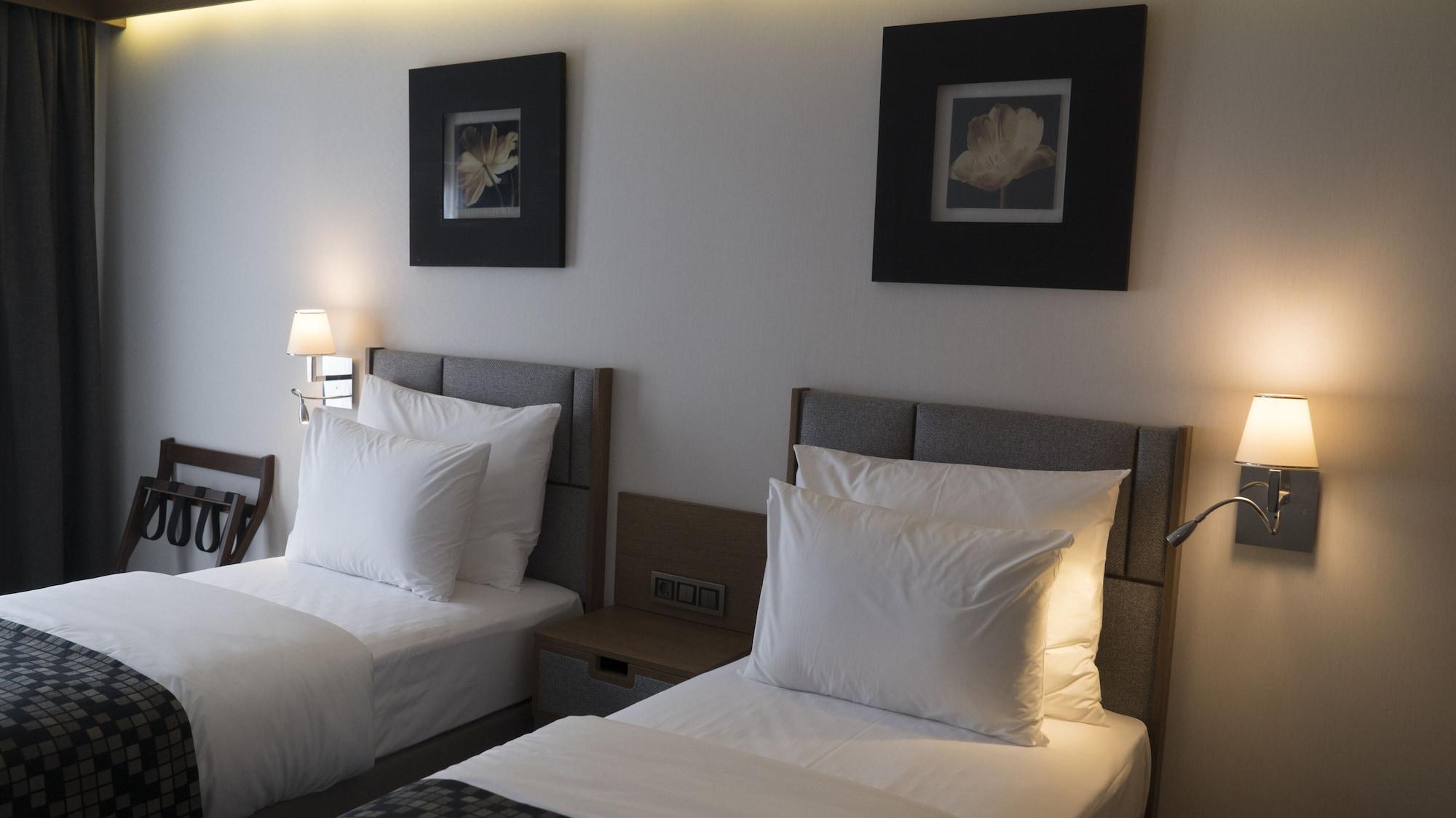 ยุกเซล อิสตันบูล เยนิกาปิ Hotel ภายนอก รูปภาพ