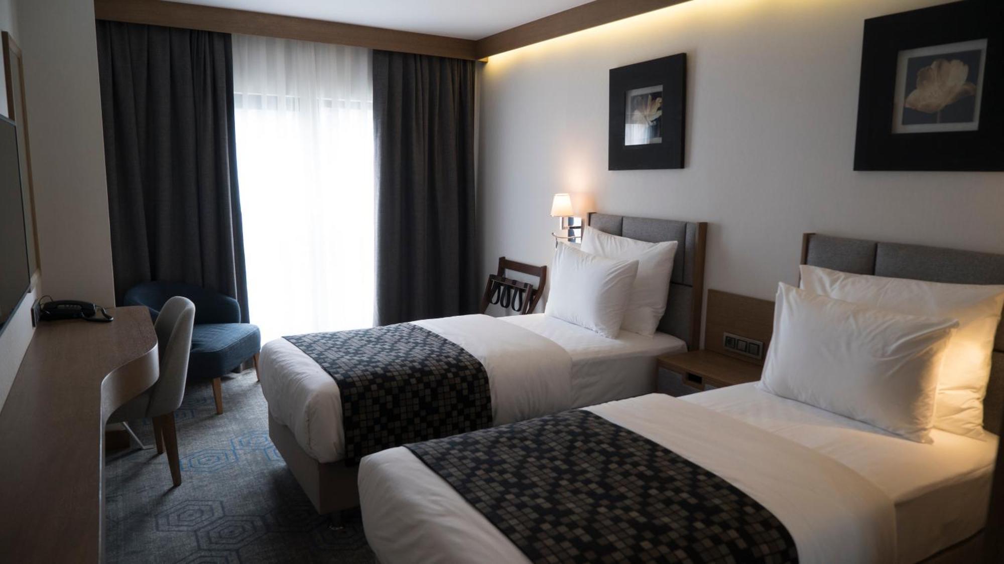 ยุกเซล อิสตันบูล เยนิกาปิ Hotel ภายนอก รูปภาพ
