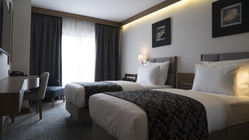 ยุกเซล อิสตันบูล เยนิกาปิ Hotel ภายนอก รูปภาพ