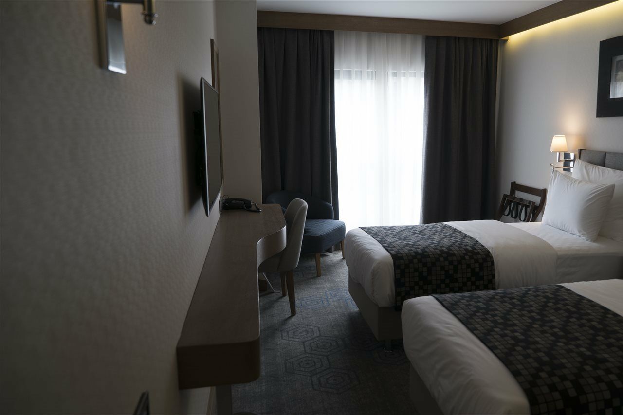 ยุกเซล อิสตันบูล เยนิกาปิ Hotel ภายนอก รูปภาพ